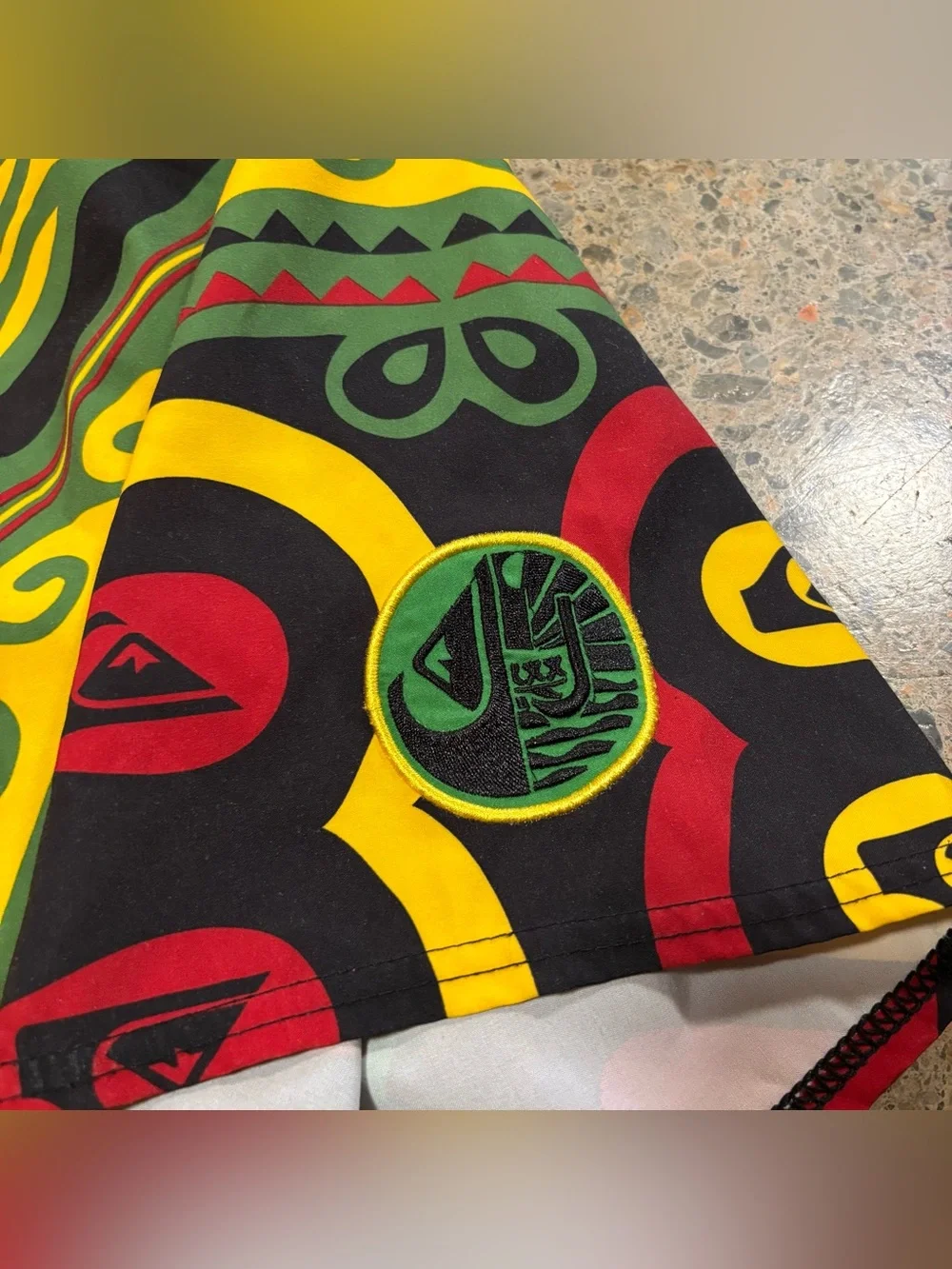 Quiksilver Hawaiian/African Swim Trunks Shorts (Waist 32) Green, Yellow, Red
